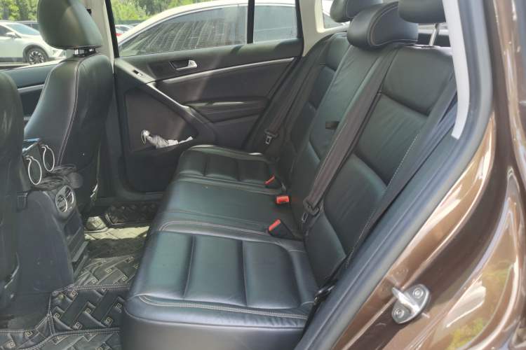 Used Volkswagen Tiguan 2016 300TSI Automatic All-Wheel Drive Luxury Edition Left Rear Seat