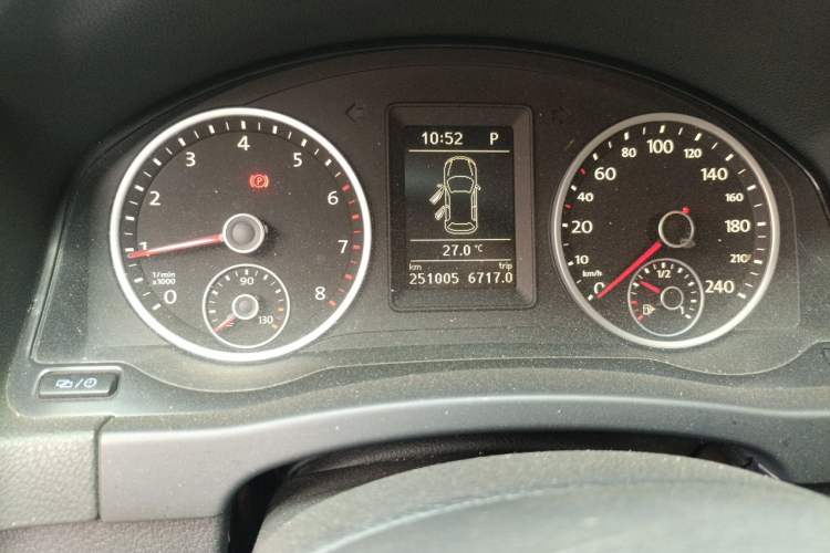 Used Volkswagen Tiguan 2016 300TSI Automatic Two-Wheel Drive Comfort Edition Odometer Close Up