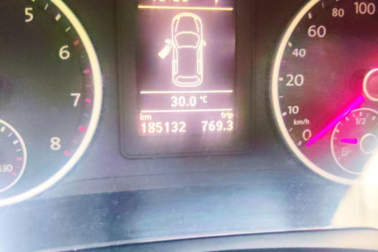 Used Volkswagen Tiguan 2016 300TSI Automatic Two-Wheel Drive Trend Edition Odometer Close Up