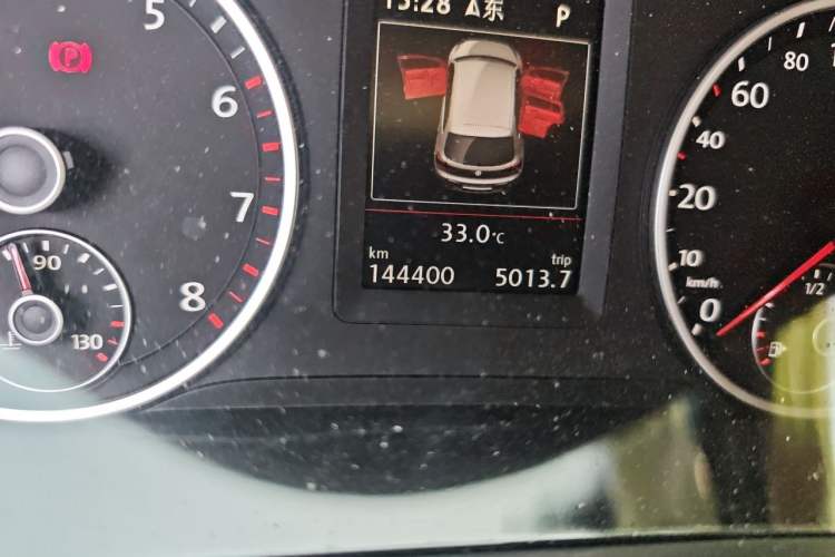 Used Volkswagen Tiguan 2016 300TSI Automatic Two-Wheel Drive Luxury Edition Odometer Close Up