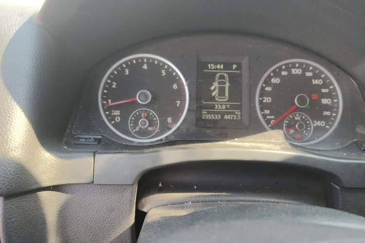Used Volkswagen Tiguan 2016 300TSI Automatic Two-Wheel Drive Trend Edition Odometer Close Up
