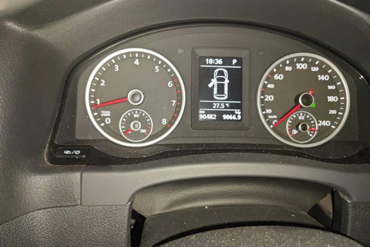 Used Volkswagen Tiguan 2016 280TSI Automatic Two-Wheel Drive Silk Road Comfort Edition Odometer Close Up