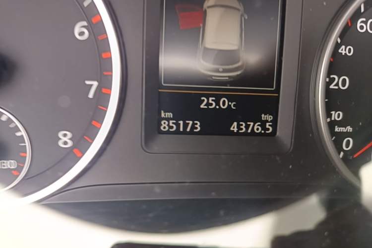 Used Volkswagen Tiguan 2016 300TSI Automatic Two-Wheel Drive Luxury Edition Odometer Close Up
