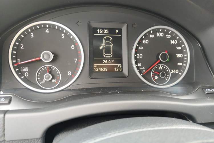 Used Volkswagen Tiguan 2016 280TSI Automatic Two-Wheel-Drive Silk Road Style Edition Odometer Close Up