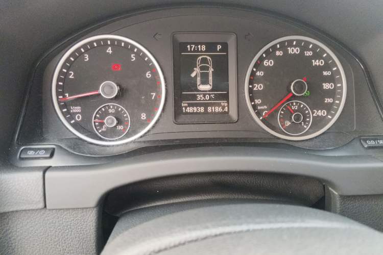 Used Volkswagen Tiguan 2016 300TSI Automatic Two-Wheel Drive Comfort Edition Odometer Close Up