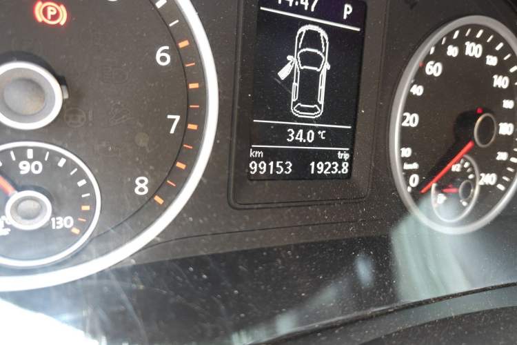 Used Volkswagen Tiguan 2016 300TSI Automatic Two-Wheel Drive Comfort Edition Odometer Close Up