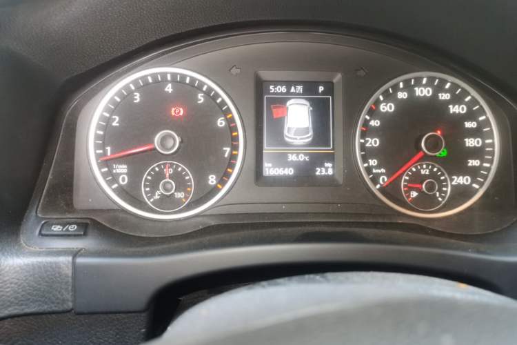 Used Volkswagen Tiguan 2016 300TSI Automatic All-Wheel Drive Luxury Edition Odometer Close Up
