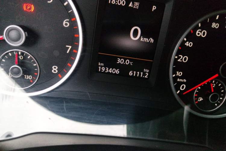 Used Volkswagen Tiguan 2016 330TSI Automatic All-Wheel Drive Luxury Edition Odometer Close Up