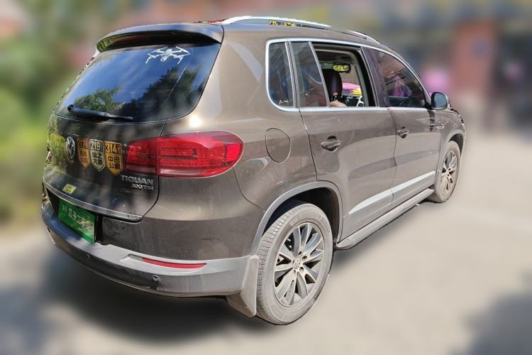 Used Volkswagen Tiguan 2016 300TSI Automatic All-Wheel Drive Luxury Edition Rear Right 45 Deg