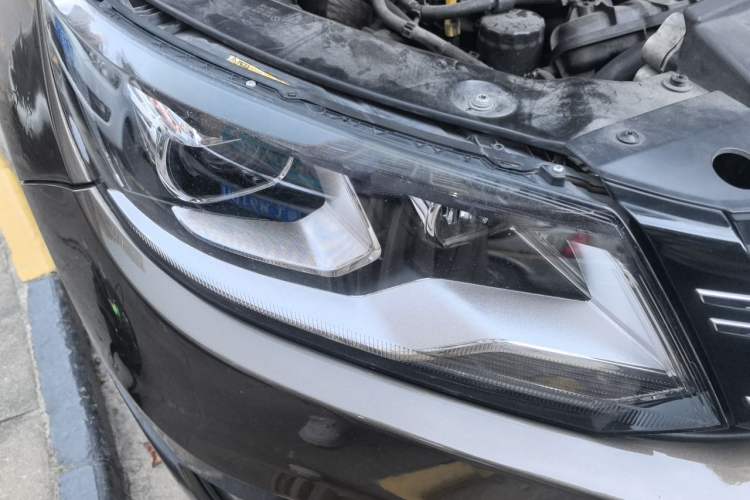 Used Volkswagen Tiguan 2016 300TSI Automatic Two-Wheel Drive Luxury Edition Right Front Headlight