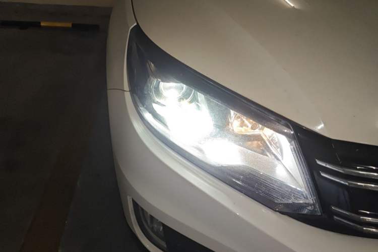 Used Volkswagen Tiguan 2016 280TSI Automatic Two-Wheel Drive Silk Road Comfort Edition Right Front Headlight
