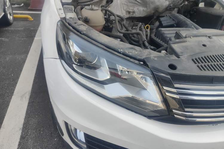 Used Volkswagen Tiguan 2016 280TSI Automatic Two-Wheel-Drive Silk Road Style Edition Right Front Headlight