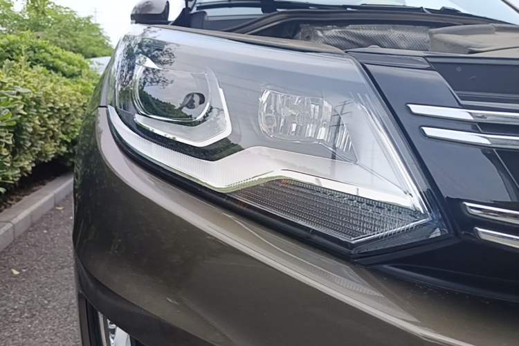 Used Volkswagen Tiguan 2016 300TSI Automatic Two-Wheel Drive Luxury Edition Right Front Headlight