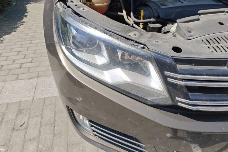 Used Volkswagen Tiguan 2016 300TSI Automatic All-Wheel Drive Luxury Edition Right Front Headlight
