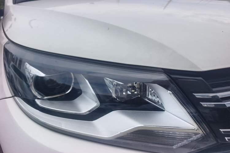 Used Volkswagen Tiguan 2016 330TSI Automatic All-Wheel Drive Luxury Edition Right Front Headlight