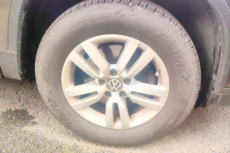 Used Volkswagen Tiguan 2016 300TSI Automatic Two-Wheel Drive Trend Edition Right Front Wheel Hub