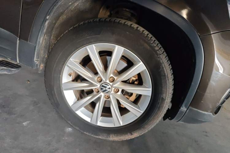 Used Volkswagen Tiguan 2016 300TSI Automatic All-Wheel Drive Fashion Vision Edition Right Front Wheel Hub
