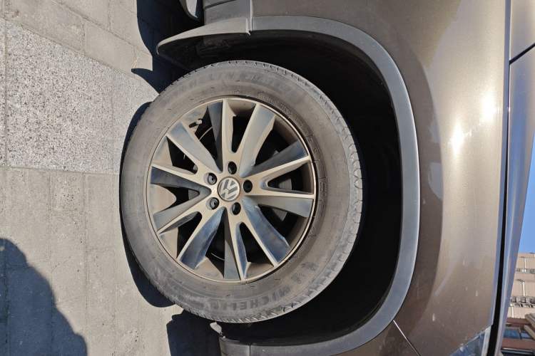 Used Volkswagen Tiguan 2016 300TSI Automatic All-Wheel Drive Luxury Edition Right Front Wheel Hub