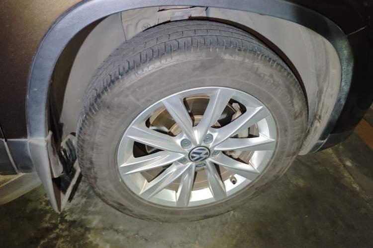 Used Volkswagen Tiguan 2016 280TSI Automatic Two-Wheel Drive Silk Road Comfort Edition Right Front Wheel Hub