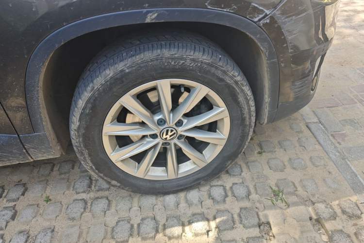 Used Volkswagen Tiguan 2016 280TSI Automatic Two-Wheel-Drive Silk Road Style Edition Right Front Wheel Hub