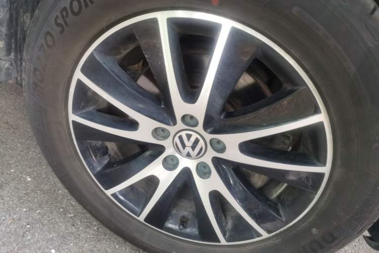 Used Volkswagen Tiguan 2016 300TSI Automatic All-Wheel Drive Luxury Edition Right Front Wheel Hub