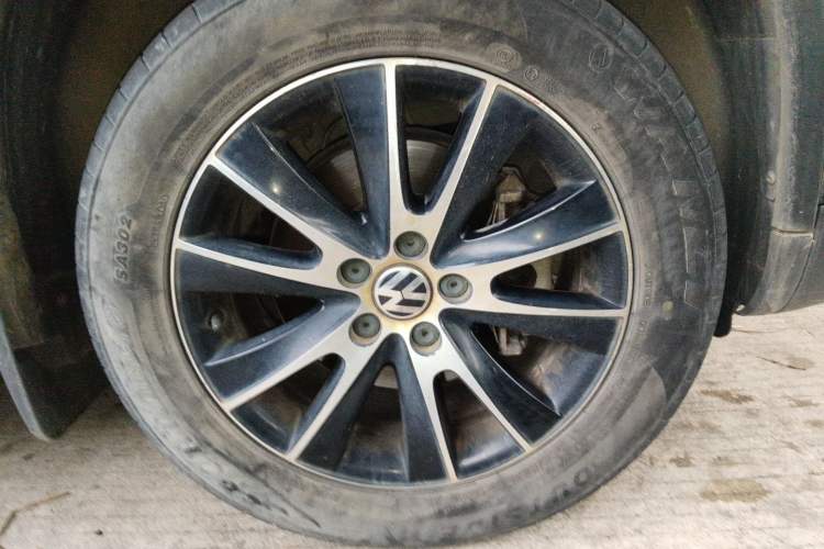 Used Volkswagen Tiguan 2016 330TSI Automatic All-Wheel Drive Luxury Edition Right Front Wheel Hub