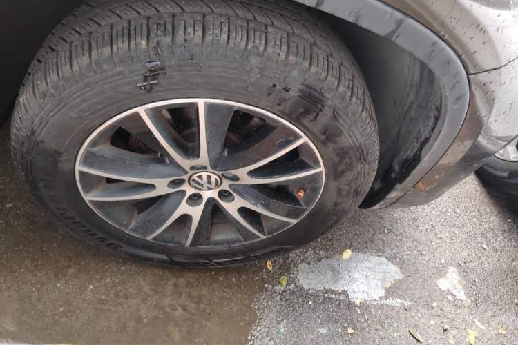 Used Volkswagen Tiguan 2016 300TSI Automatic All-Wheel Drive Luxury Edition Right Front Wheel Hub
