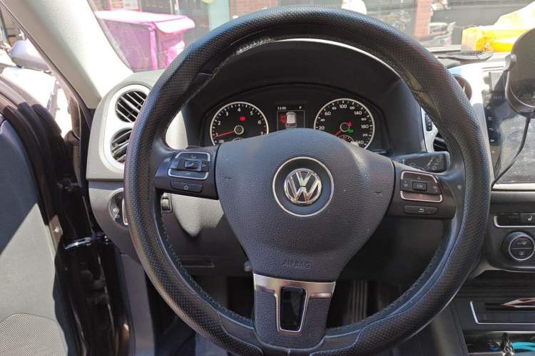 Used Volkswagen Tiguan 2016 300TSI Automatic All-Wheel Drive Luxury Edition Steering Wheel