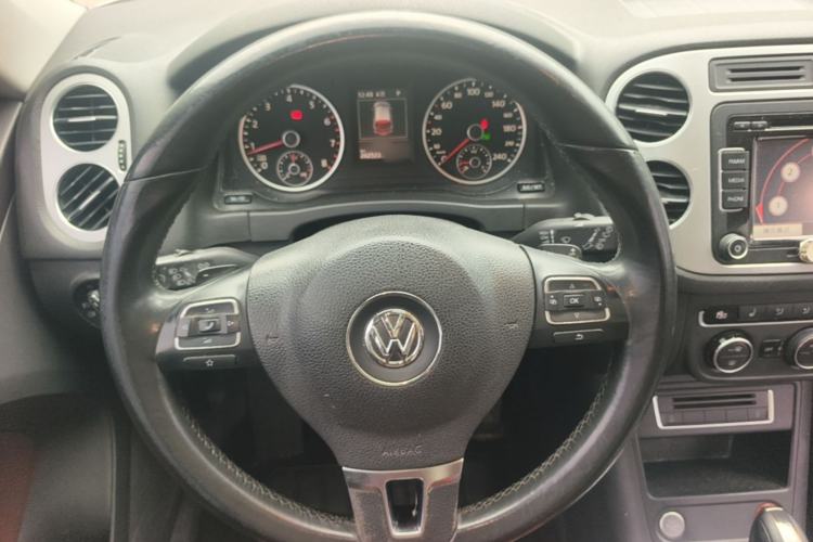 Used Volkswagen Tiguan 2016 330TSI Automatic All-Wheel Drive Luxury Edition Steering Wheel