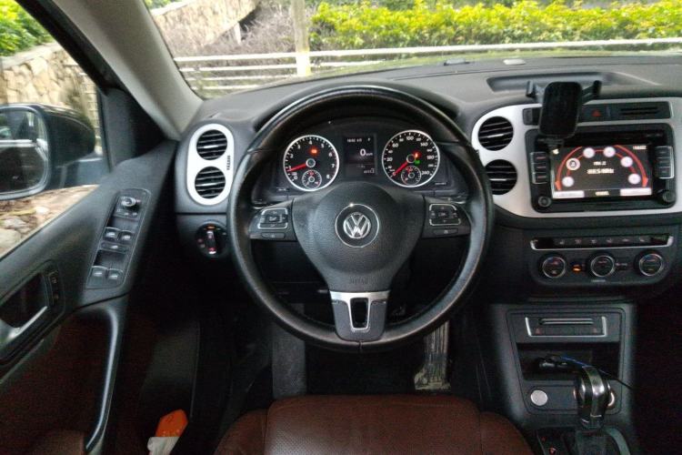 Used Volkswagen Tiguan 2016 330TSI Automatic All-Wheel Drive Luxury Edition Steering Wheel