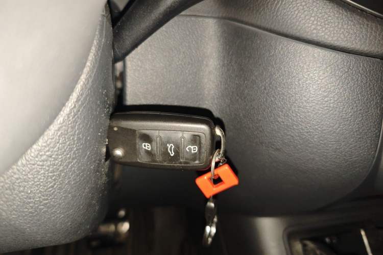 Used Volkswagen Tiguan 2016 280TSI Automatic Two-Wheel Drive Silk Road Comfort Edition Vehicle Key
