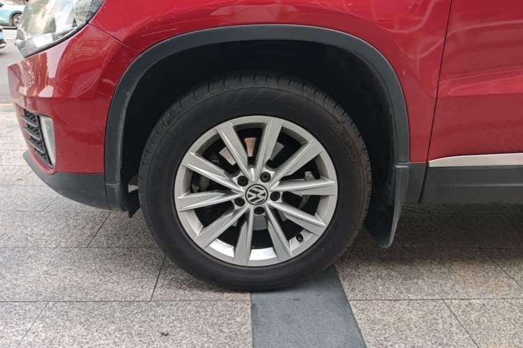 Used Volkswagen Tiguan 2016 300TSI Automatic Two-Wheel Drive Comfort Edition Left Front Wheel Hub