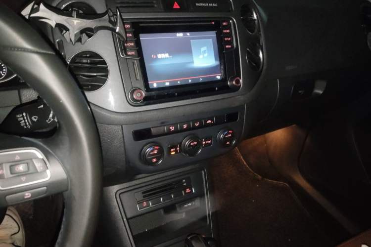 Used Volkswagen Tiguan 2016 2.0 TSI Four-Wheel Drive Standard Version Audio And AC Panel