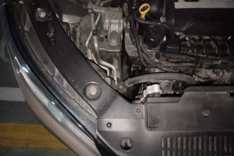 Used Volkswagen Tiguan 2016 2.0 TSI Four-Wheel Drive Standard Version Engine Bay Right