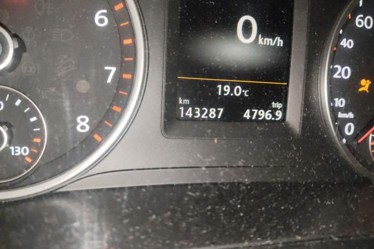Used Volkswagen Tiguan 2016 2.0 TSI Four-Wheel Drive Standard Version Odometer Close Up