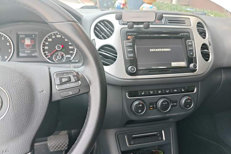 Used Volkswagen Tiguan 2016 300TSI Automatic Two-Wheel Drive Luxury Edition Audio And AC Panel