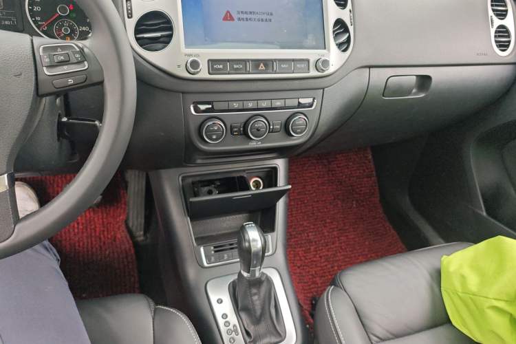 Used Volkswagen Tiguan 2016 280TSI Automatic Two-Wheel Drive Silk Road Comfort Edition Audio And AC Panel