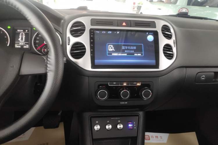 Used Volkswagen Tiguan 2016 300TSI Automatic Two-Wheel Drive Trend Edition Audio And AC Panel