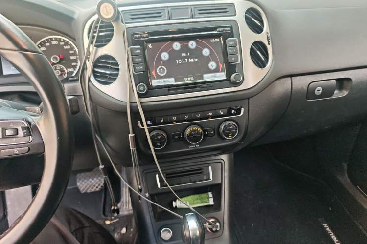 Used Volkswagen Tiguan 2016 300TSI Automatic Two-Wheel Drive Luxury Edition Audio And AC Panel