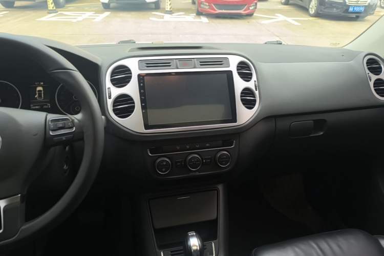 Used Volkswagen Tiguan 2016 280TSI Automatic Two-Wheel Drive Silk Road Comfort Edition Audio And AC Panel