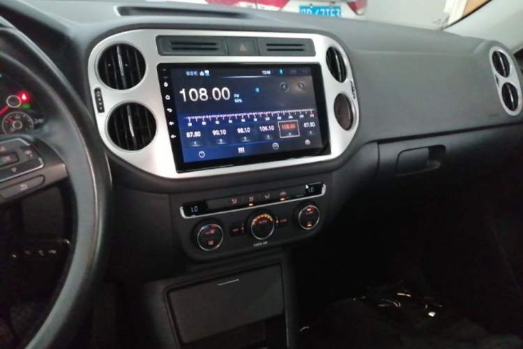 Used Volkswagen Tiguan 2016 280TSI Automatic Two-Wheel Drive Silk Road Comfort Edition Audio And AC Panel