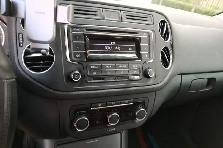 Used Volkswagen Tiguan 2016 280TSI Automatic Two-Wheel-Drive Silk Road Style Edition Audio And AC Panel