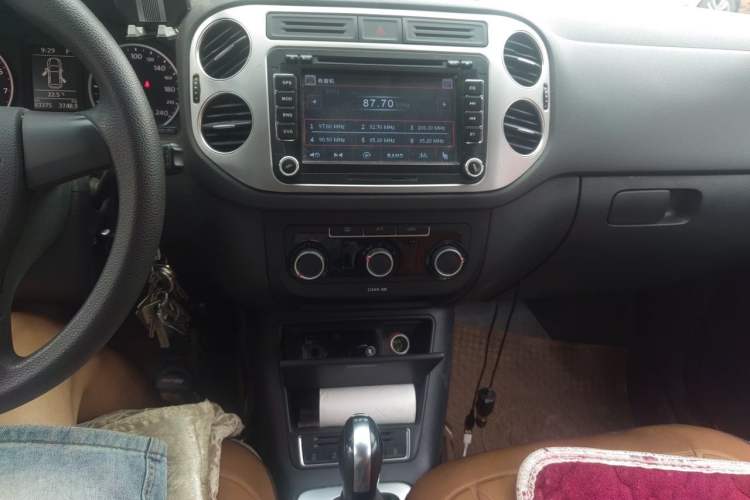 Used Volkswagen Tiguan 2016 280TSI Automatic Two-Wheel-Drive Silk Road Style Edition Audio And AC Panel