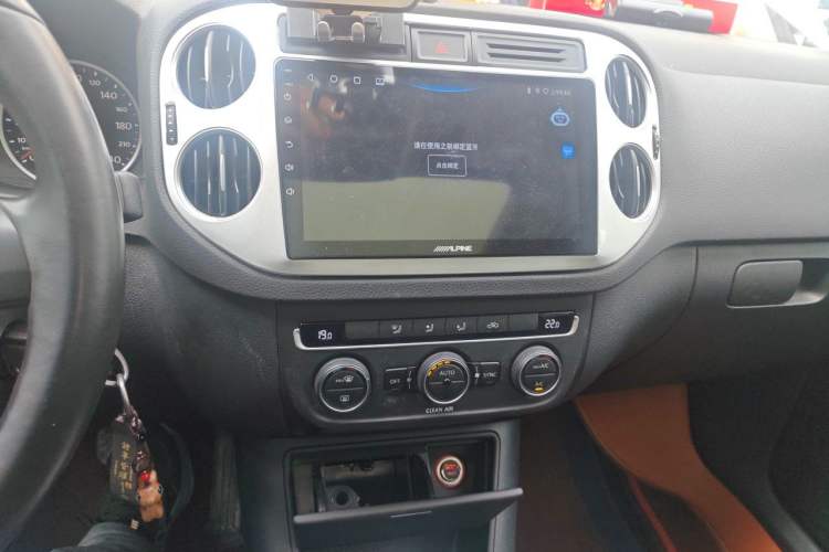 Used Volkswagen Tiguan 2016 280TSI Automatic Two-Wheel Drive Silk Road Comfort Edition Audio And AC Panel