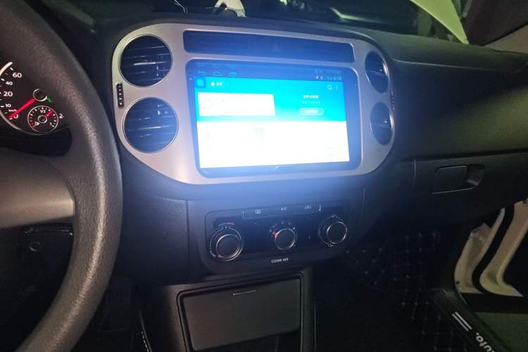 Used Volkswagen Tiguan 2016 300TSI Automatic Two-Wheel Drive Trend Edition Audio And AC Panel
