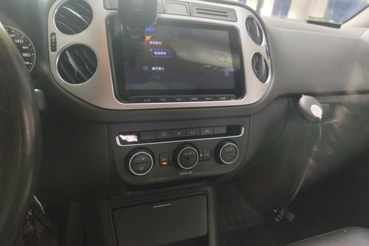 Used Volkswagen Tiguan 2016 280TSI Automatic Two-Wheel Drive Silk Road Comfort Edition Audio And AC Panel