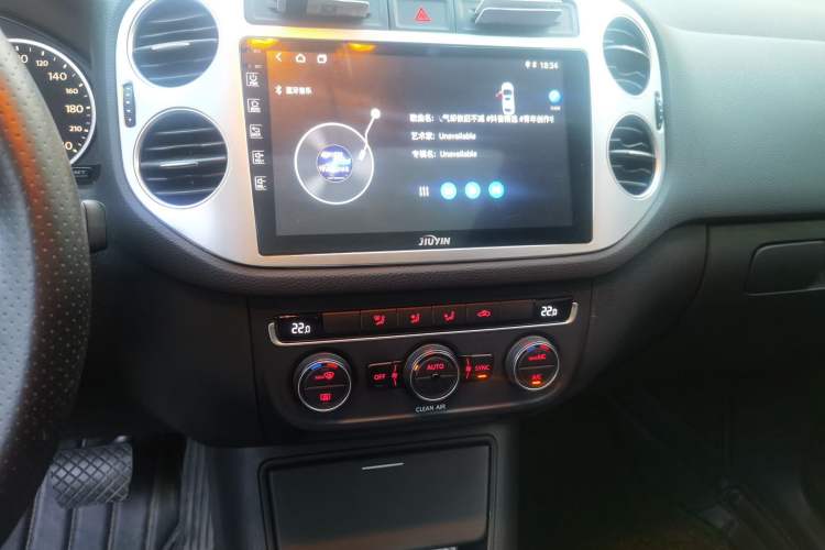 Used Volkswagen Tiguan 2016 280TSI Automatic Two-Wheel Drive Silk Road Comfort Edition Audio And AC Panel