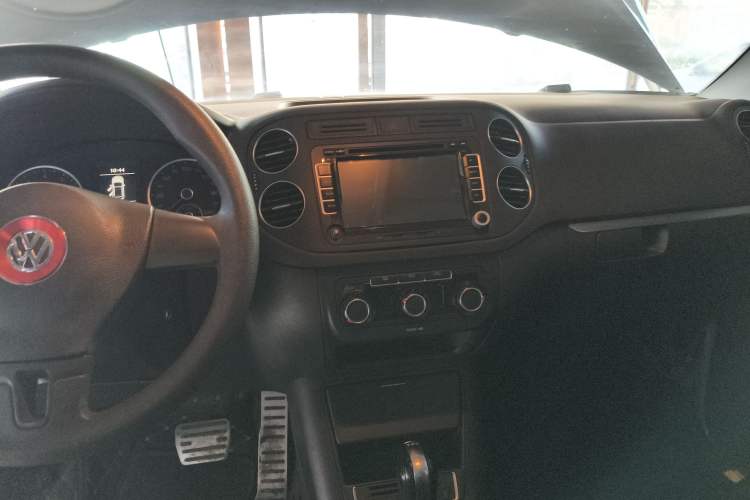 Used Volkswagen Tiguan 2016 280TSI Automatic Two-Wheel-Drive Silk Road Style Edition Audio And AC Panel