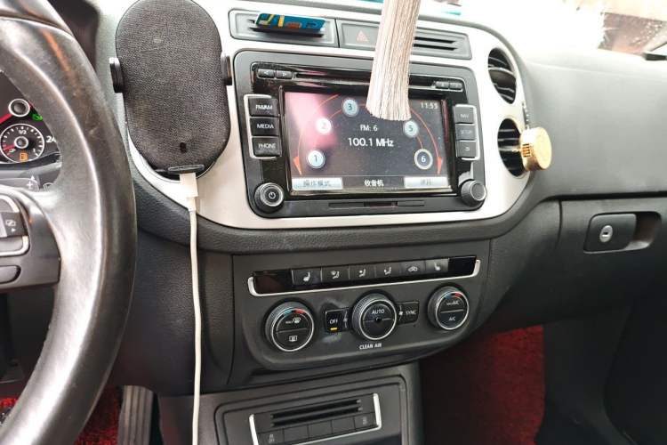 Used Volkswagen Tiguan 2016 300TSI Automatic Two-Wheel Drive Luxury Edition Audio And AC Panel