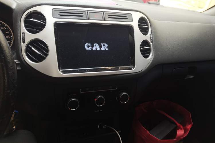 Used Volkswagen Tiguan 2016 300TSI Automatic Two-Wheel Drive Trend Edition Audio And AC Panel